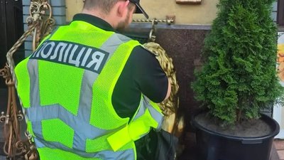 У Києві біля ресторану знайшли боєприпаси