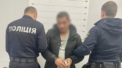 В Ужгороді чоловік стріляв по вікнах драмтеатру