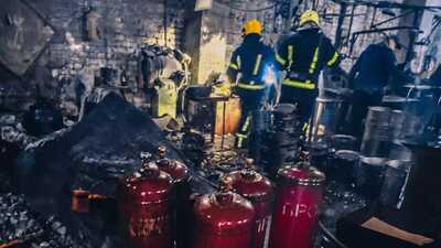 На Київщині стався вибух на підтриємстві: виникла пожежа, є постраждалі (ФОТО)