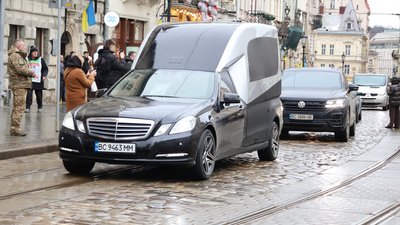 Львів попрощався з поліцейською Вікторією Шпилькою, яка загинула під час теракту