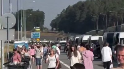 На кордоні з Польщею утворилися величезні черги