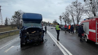 На Львівщині через смертельну ДТП ускладнений рух транспорту