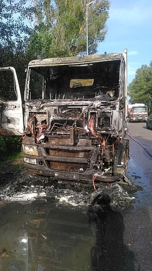 У Рясному згорів сміттєвоз (фото)