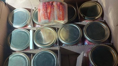 Митники зупинили на кордоні близько 100 кг російської ікри та крабового мʼяса