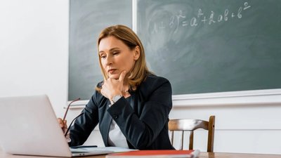 Майже 70% вчителів називають зарплату головним розчаруванням у професії