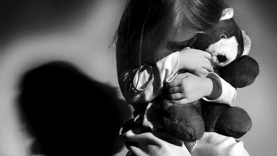 У Луцьку багатодітна матір заробляла гроші на продажу порнографії своєї 3-річної доньки (ФОТО)