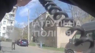 В Івано-Франківську затримали чоловіка, який стріляв на вулиці (ВІДЕО)
