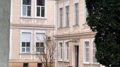 Львівська лікарня отримала штраф 170 тисяч гривень за пластикові вікна в історичній будівлі