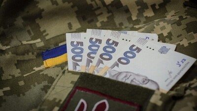 Доплати військовим, строковикам та курсантам: Зеленський підписав важливий закон