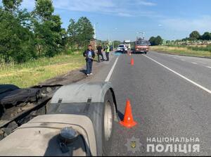 Біля Львова сталася смертельна ДТП з участю вантажівки (ФОТО)