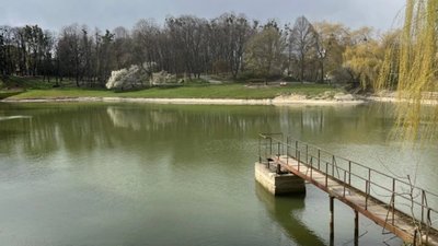 У Львові на Піскових озерах ліквідовують витік води