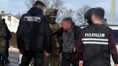 На Львівщині затримали чоловіка, який вимагав 5 тисяч доларів у колишньої