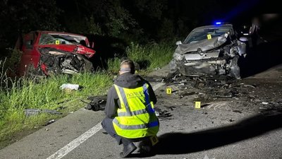 У ДТП на Прикарпатті згорів автомобіль із водієм