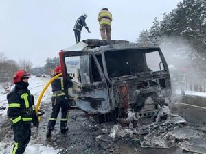 На трасі Рівненщини загорівся бензовоз із пальним (фото)