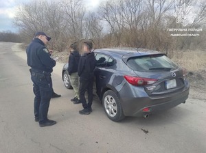 У Львові за кермом автомобіля затримали двох малолітніх хлопців  (фото)