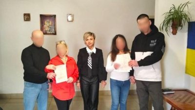 На Рівненщині дві пари побрались у колонії