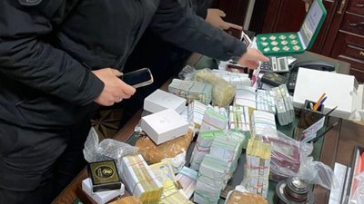 Львів'янка заробила 67 млн грн готівки на продажу монет (ФОТО)