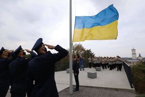 У Львові курсанти Університету безпеки життєдіяльності підняли Державний Прапор