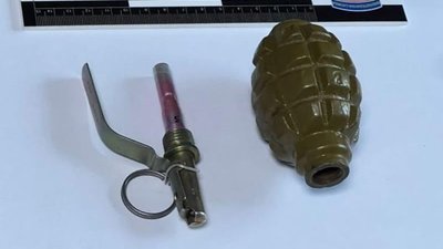Поклав бойову гранату на прилавок: на Львівщині судитимуть чоловіка за незаконне зберігання зброї