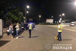 На Буковині під час руху з авто випали пасажири, один загинув