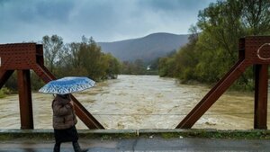 У вихідні Західну Україну знову накриють дощі та грози