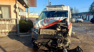 На Рівненщині у ДТП постраждали поліцейська, медик і пацієнтка автомобіля швидкої допомоги (ФОТО)