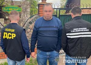 Вивозили вночі без документів: затримали перевізника, який "грів руки" на вивозі сміття зі Львова (фото)