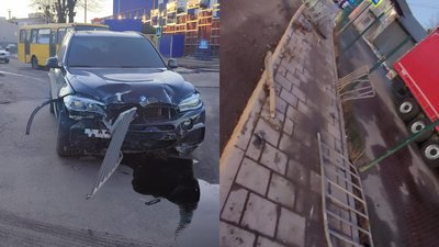 У Львові нетверезий водій позашляховика BMW X5 зніс металеву огорожу (ВІДЕО)