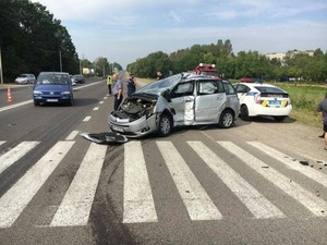 Правоохоронці розповіли про зіткнення туристичного автобуса з легковиком поблизу Новояворівська (фото)