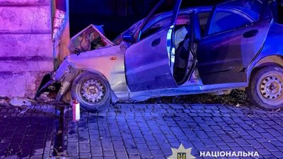 У Львівській області водій автомобіля протаранив будинок