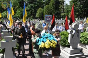 У Львові на Янівському кладовищі вшанували Героїв (фото)