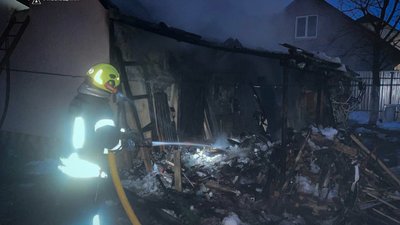 У Львівській області горіла будівля