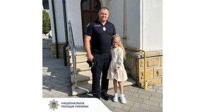 У церкві на Івано-Франківщині поліцейський врятував 6-річну дівчинку від смерті (ФОТО)