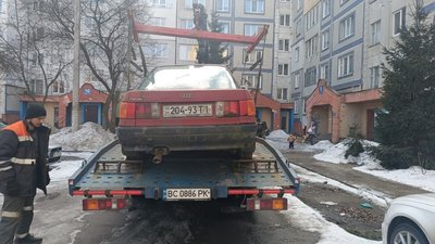 З вулиць Львова за тиждень евакуювали п'ять покинутих автівок