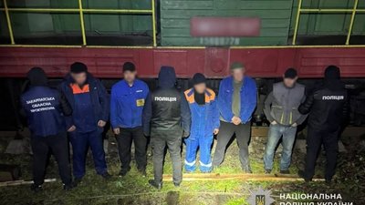 Працівники "Укрзалізниці" на Закарпатті викрали та продали 3,8 тонни дизпалива