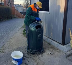 COVID-19 змусив комунальні служби Львова помити вулиці, тротуари та під’їзди (фото)