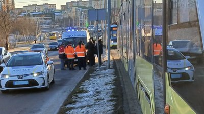 У Львові жінка вдарилася об трамвай