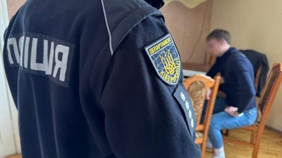 На Львівщині чоловік вкрав телефон у знайомого та обікрав його картки