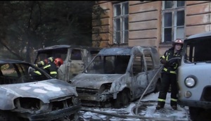 У Львові чотири автівки згоріли вщент (ВІДЕО,ФОТО)