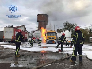 У Львівському районі спалахнула вантажівка