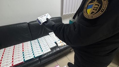 На кордоні з Польщею затримали контрабанду препаратів для схуднення та антидепресантів