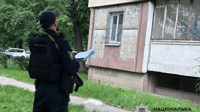 У Києві чоловік викинув собаку з вікна шостого поверху