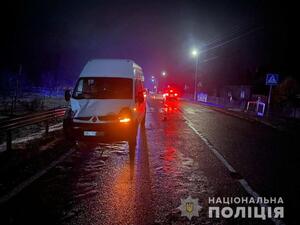 Мікроавтобус на смерть збив пішохода на Львівщині (ФОТО)