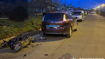 У ДТП на Львівщині зіткнулися автомобіль та мопед