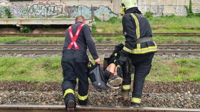 Від удару відкинуло під поїзд: в Одесі 11-річного хлопця на вагоні вразило струмом (ФОТО)