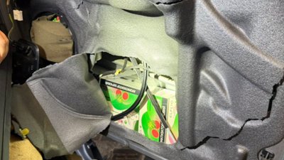 На Львівщині у дверях автомобіля заховали рідини для вейпів на 600 тисяч гривень