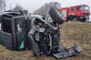 Автівки в брухт: у ДТП на Хмельниччині загинула людина, ще п’ятьох постраждалих з авто вирізали рятувальники (фото)