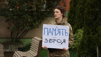 У Великодню суботу на Марсовому полі львівʼяни вшанували загиблих хвилиною мовчання