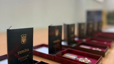 Родинам тринадцяти полеглих захисників з Львівського району вручили державні нагороди