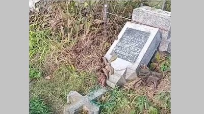 На цвинтарі в Сокалі невідомі повалили 12 старовинних надгробних пам’ятникі